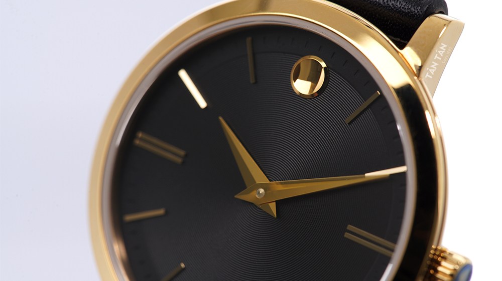 Đồng hồ Movado 0607095 - Bộ kim dauphine và các mốc giờ mạ PVD vàng gold nổi bật