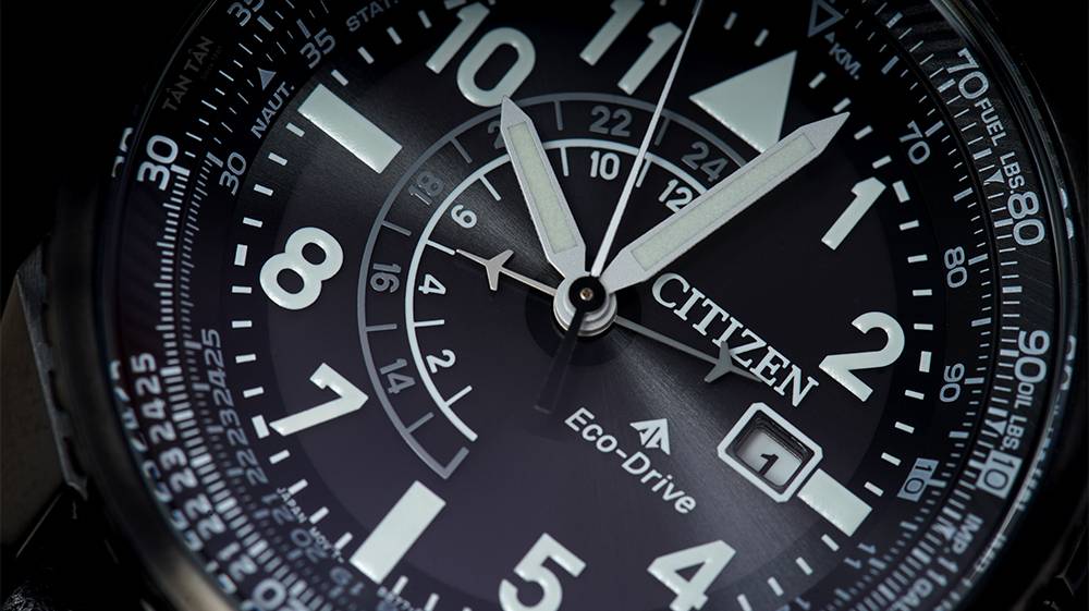 Đồng hồ Citizen BJ7135-02E - Mặt số màu đen chải tia sunray cực kỳ tinh xảo và bắt mắt