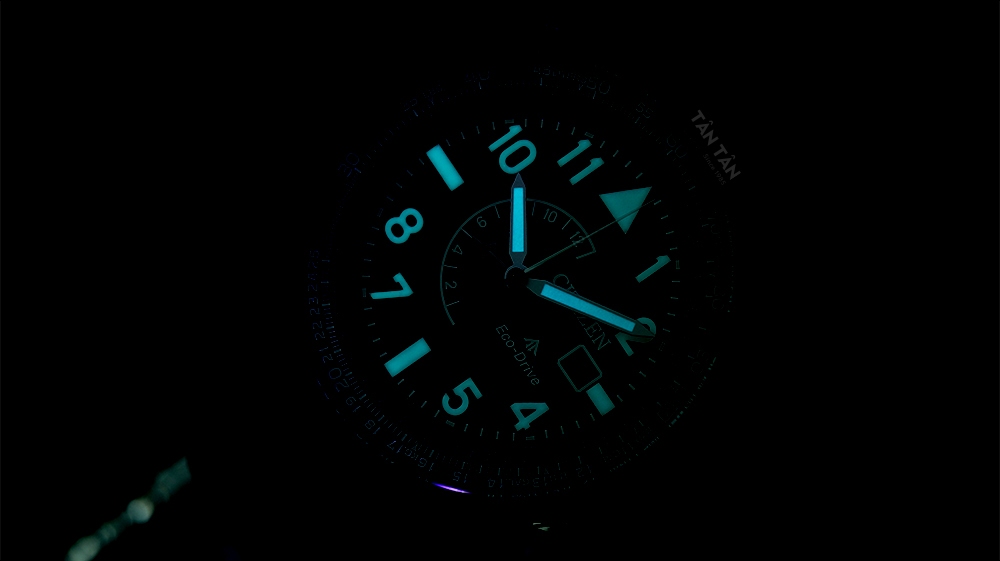 Đồng hồ Citizen BJ7135-02E - Bộ kim và các mốc giờ đều được phủ dạ quang