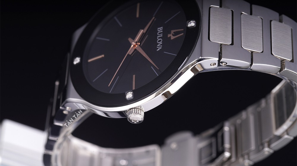 Đồng hồ Bulova 96E117 - Bộ vỏ thép không gỉ mỏng nhẹ được đánh bóng sang trọng