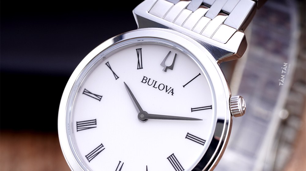 Đồng hồ Bulova 96L275 - Bộ 2 kim dauphine đánh bóng tỉ mỉ nổi bật trên nền màu trắng của mặt số