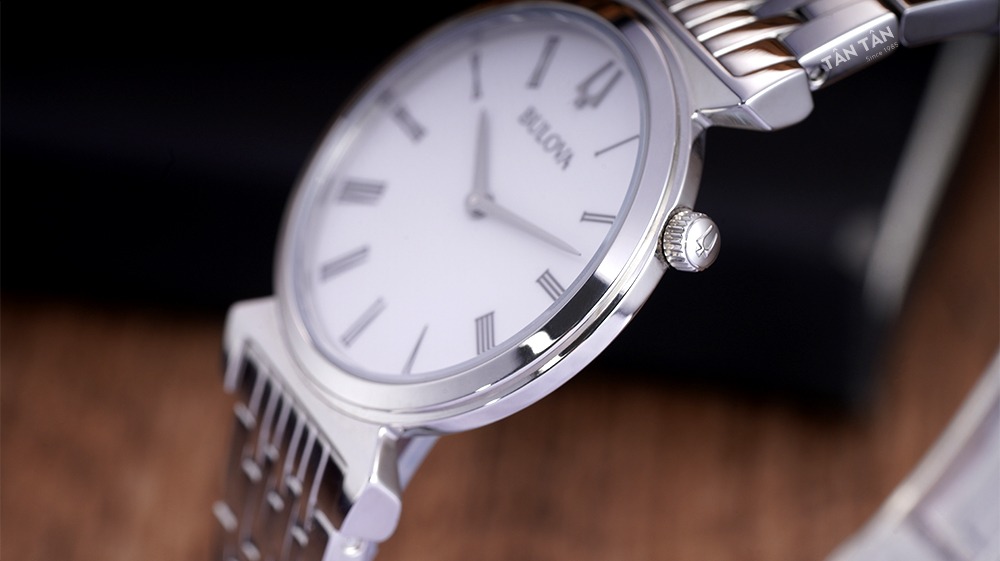 Đồng hồ Bulova 96L275 -  Bộ vỏ bằng thép không gỉ thiết kế mỏng nhẹ với núm chỉnh giờ ở vị trí 2h