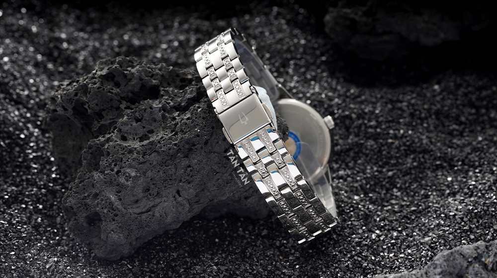 Đồng hồ Bulova 96L276 - Dây đeo thiết kế độc đáo với 2 đường đính swarovski lộng lẫy và sang trọng