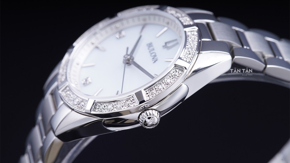 Đồng hồ Bulova 96R228 - Bộ vỏ thép không gỉ với niềng bezel đính kim cương sang trọng