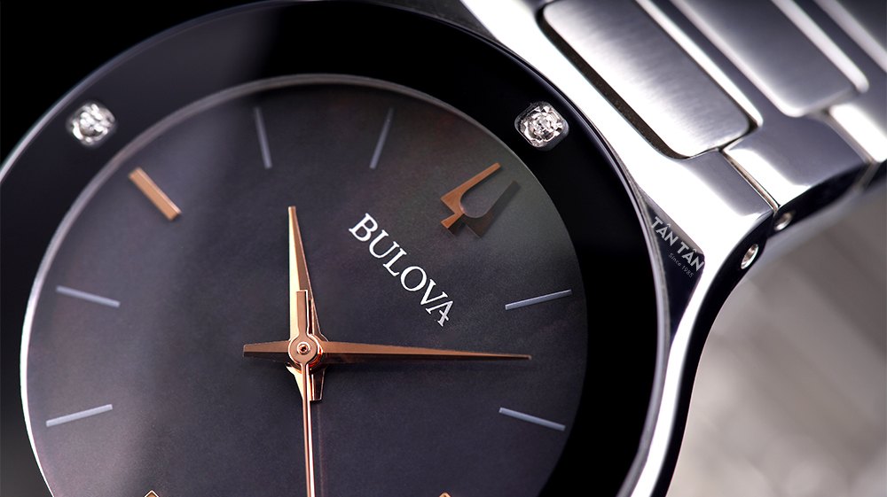Đồng hồ Bulova 96R231 - Mặt số nổi bật với bộ kim mạ vàng hồng sang trọng