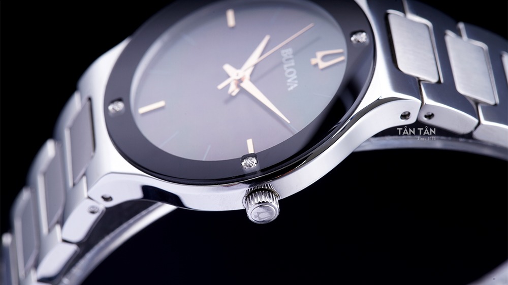 Đồng hồ Bulova 96R231 - Bộ vỏ thép không gỉ kết hợp cùng núm chỉnh giờ thuận tiện