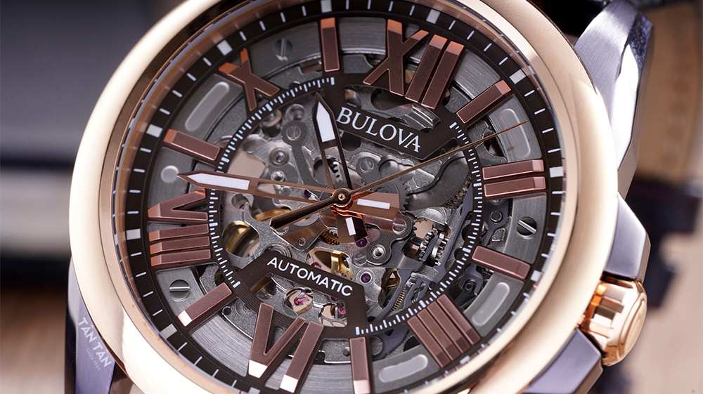 Đồng hồ Bulova 98A165 - Các mốc giờ dạng cọc đơn và la mã thiết kế to bản, nổi khối được mạ PVD vàng hồng nổi bật