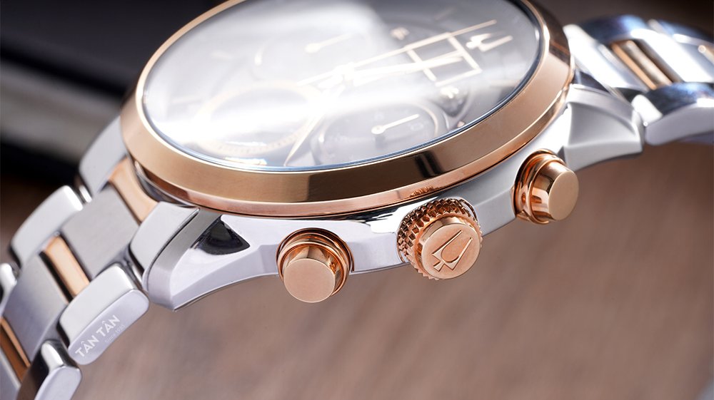 Đồng hồ Bulova 98B335 - Bộ vỏ bằng thép không gỉ sáng bóng của đồng hồ Bulova 98B335