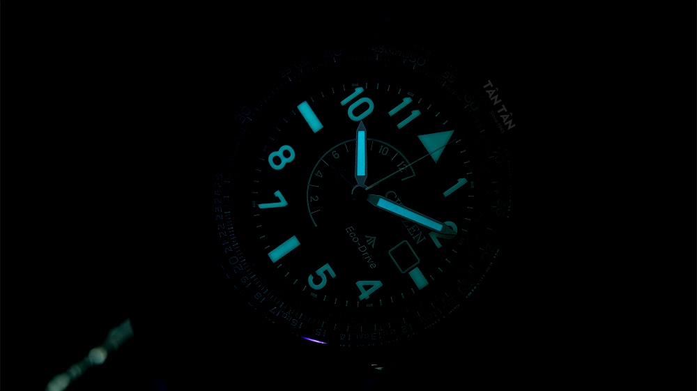 Đồng hồ Citizen BJ7138-04E - Bộ kim và các mốc giờ đều được phủ dạ quang