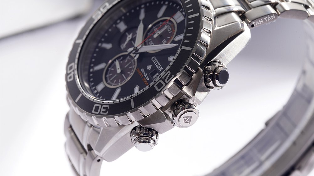 Đồng hồCitizen CA0711-80H - Bộ vỏ thép được đánh phay xước cùng núm chỉnh screw-down