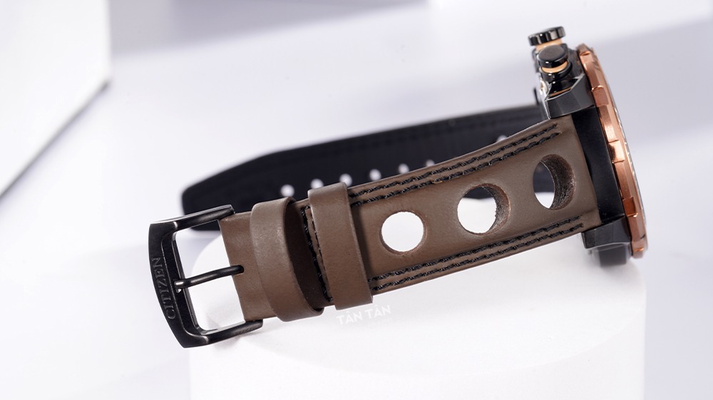 Đồng hồ Citizen CA4088-00E - Citizen CA4088-00E có dây đeo da cực kỳ cá tính