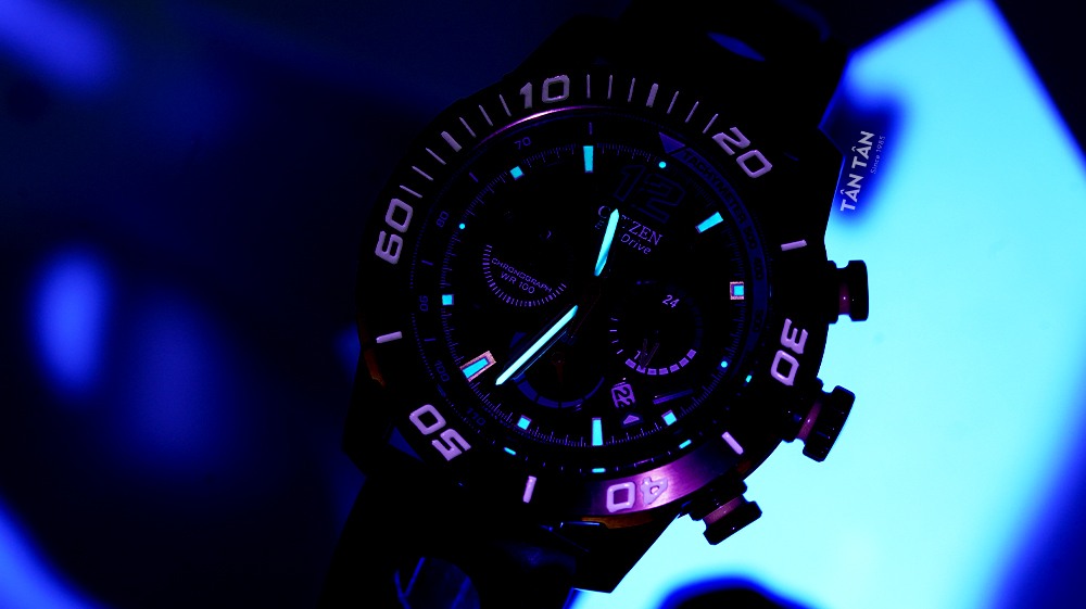 Đồng hồ Citizen CA4088-00E - Bộ kim và các cọc số được phủ dạ quang của CA4088-00E 