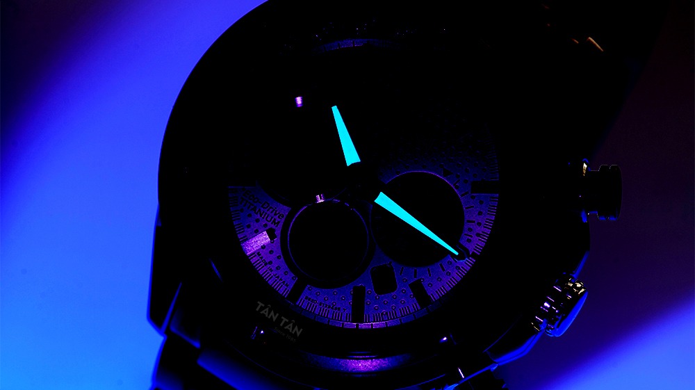 Đồng hồCitizen CA4241-55A - Bộ kim alpha được phủ dạ quang hỗ trợ xem thời gian trong điều kiện thiếu sáng 