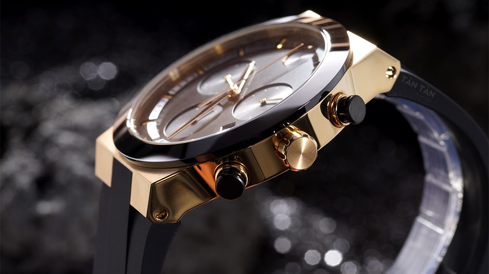 Đồng hồ Movado 3600712 - Bộ vỏ thép không gỉ mạ PVD vàng với niềng ceramic đen chắc chắn 