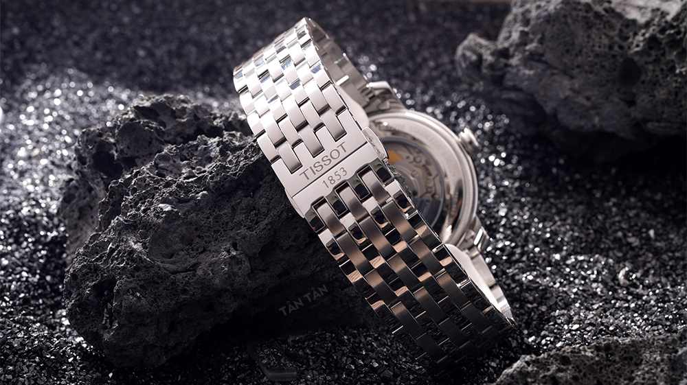 Đồng hồ Tissot T097.407.11.033.00 - Dây thép không gỉ nguyên khối chắc chắn với khóa cân bằng gọn gàng