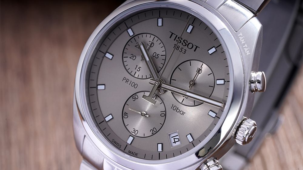 Đồng hồ Tissot T101.417.11.071.00 - Bộ kim baton được phủ dạ quang hỗ trợ xem giờ trong điều kiện thiếu sáng