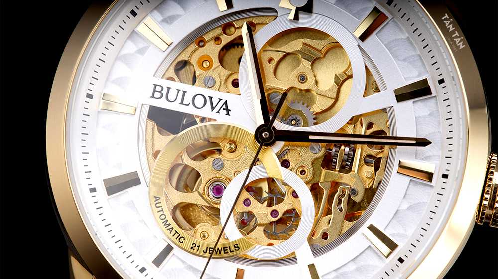 Đồng hồ Bulova 97A138 - Thiết kế “hở van tim” ở góc 6h của Bulova 97A138