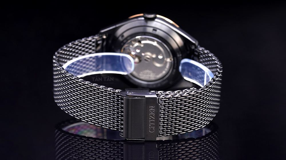 Đồng hồ Citizen Citizen C7 NH8396-82E -Citizen C7 NH8396-82E sở hữu bộ dây dạng lưới mạ ion đen sáng bóng đầy sang trọng