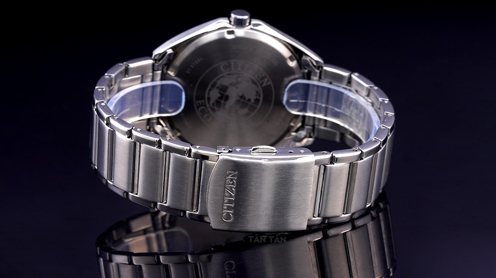 Đồng hồ Citizen AW1570-87L - Bộ dây thép được hoàn thiện tinh xảo cùng khóa gập khắc logo Citizen