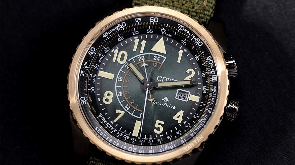 Đồng hồ Citizen BJ7136-00E Thiết kế mặt số to với nhiều thông số chuẩn đồng hồ phi công
