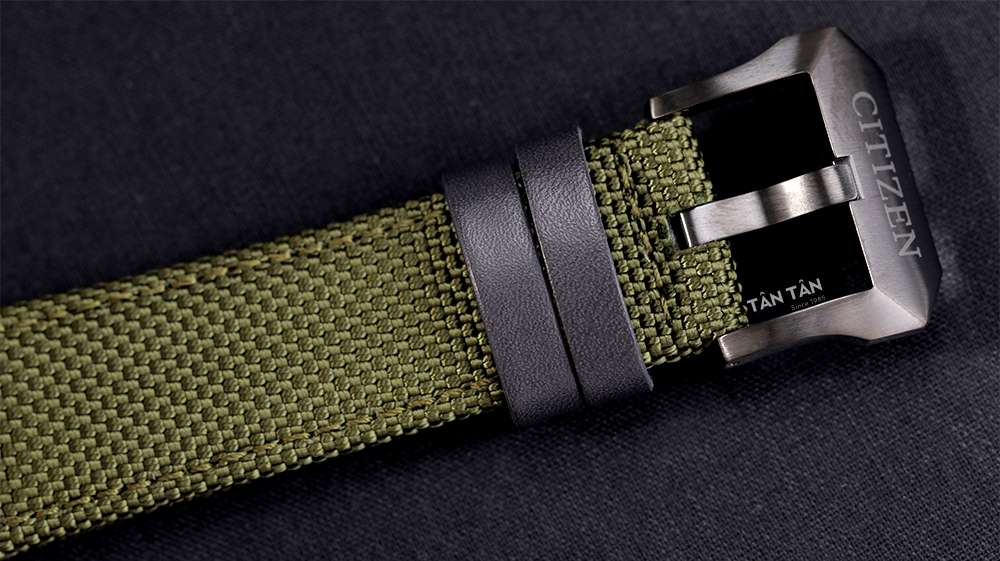 Đồng hồ Citizen BJ7136-00E - Khóa cài bằng thép nguyên khối được cắt gọt sắc sảo