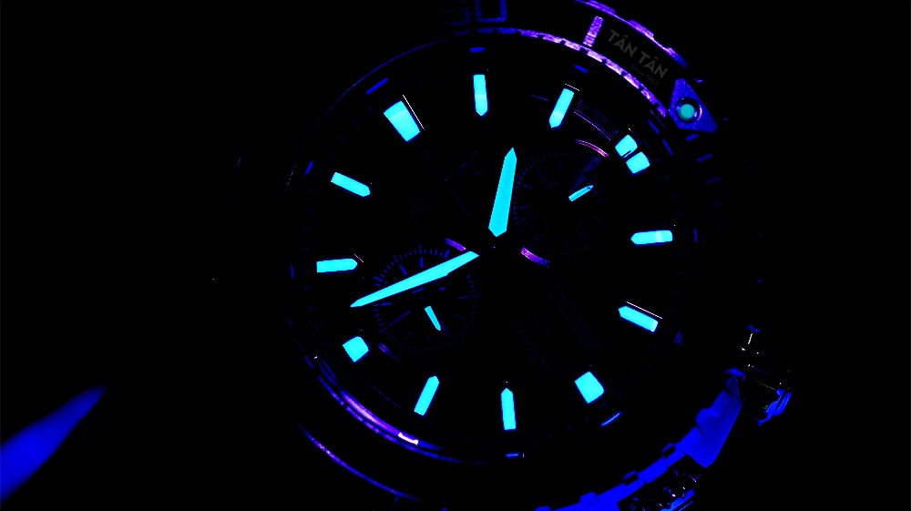 Đồng hồ Citizen CA0715-03E - Bộ kim và cọc giờ phủ dạ quang thuận tiện