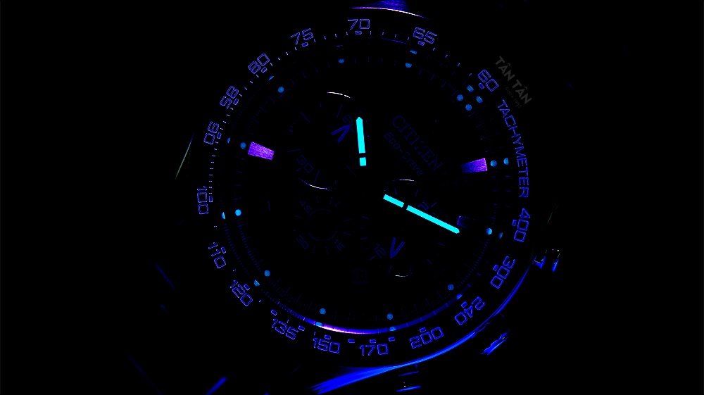 Đồng hồ Citizen CA4486-82L - Hai kim và các chấm tròn được phủ dạ quang