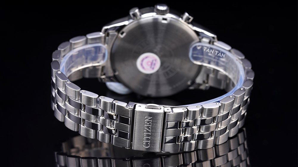 Đồng hồ Citizen CA7001-87E - Dây đeo thép không gỉ thiết kế 5 mắt uyển chuyển của Citizen CA7001-87E