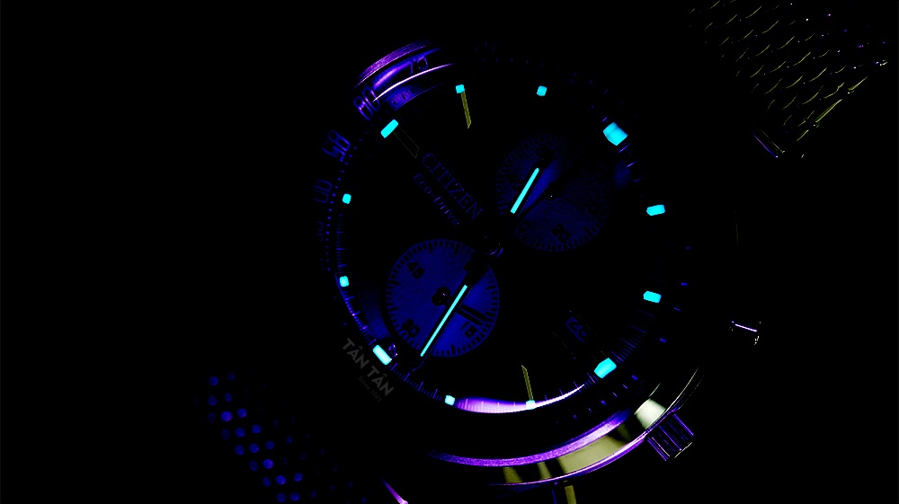 Đồng hồ Citizen CA7020-58L - Bộ kim và cọc số được phủ dạ quang thuận tiện