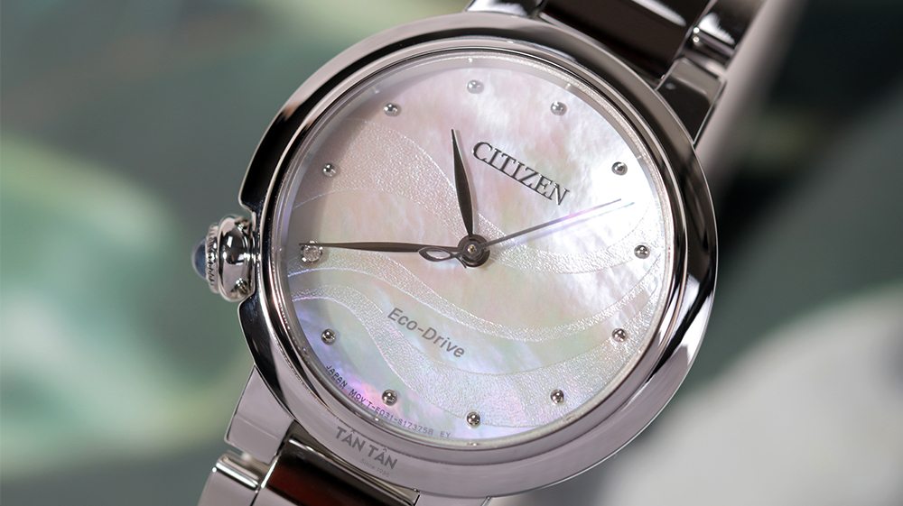 Đồng hồ Citizen EM0910-80D Mặt số xà cừ độc nhất có độ chuyển màu cực kỳ độc đáo