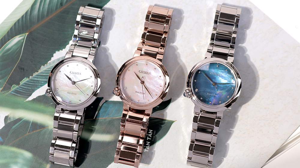 Đồng hồ Citizen EM0912-84Y - Citizen EM0912-84Y có ba phiên bản màu để chọn lựa