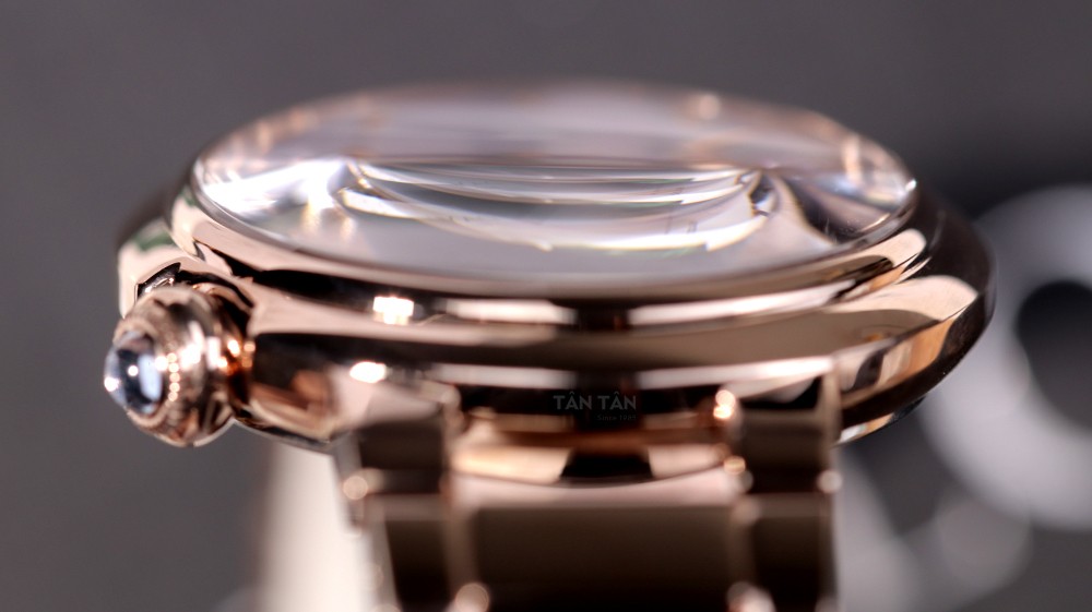 Đồng hồ Citizen EM0912-84Y - Mặt kính Sapphire với độ cong tinh xảo