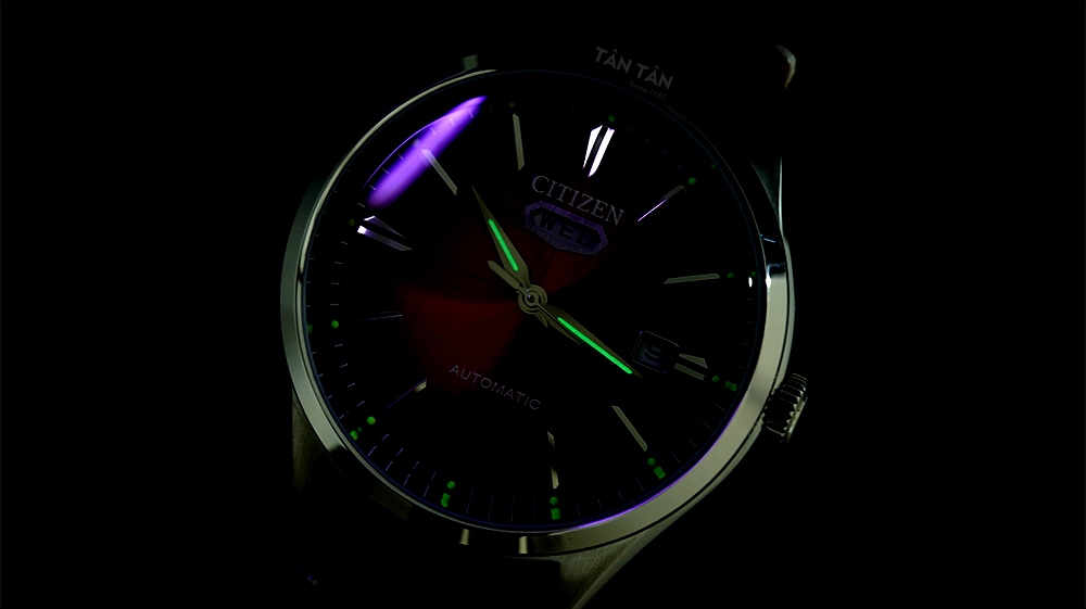 Đồng hồ Citizen C7 NH8390-11X - Bộ kim và các chấm giờ phủ dạ quang của NH8390-11X