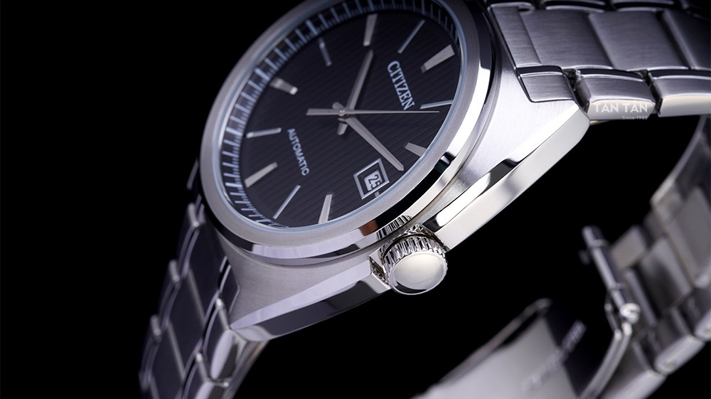 Đồng hồ Citizen Citizen NJ0100-71E - Núm chỉnh giờ thuận tiện thao tác