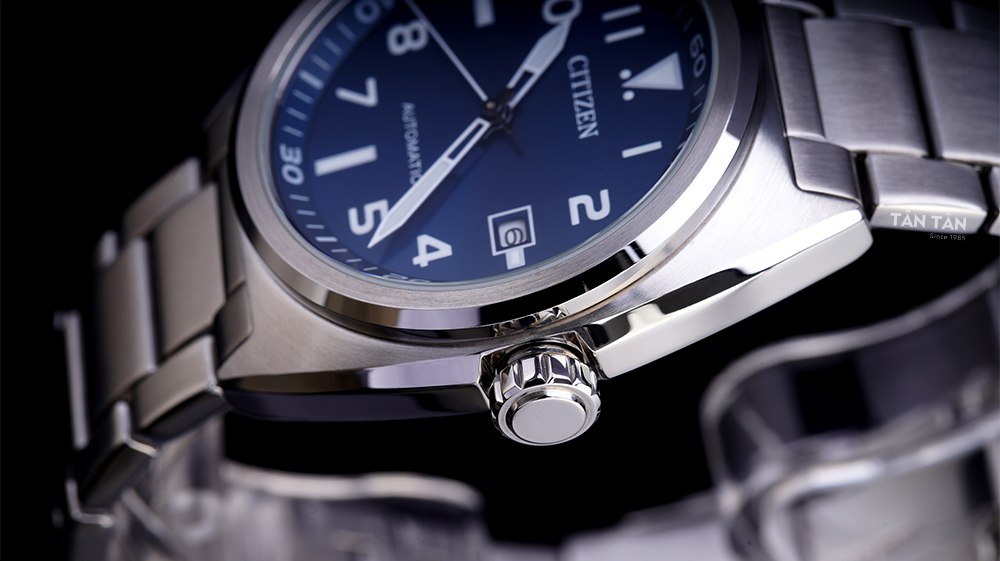 Đồng hồ Citizen Citizen NJ0100-89L - Núm chỉnh giờ thuận tiện thao tác