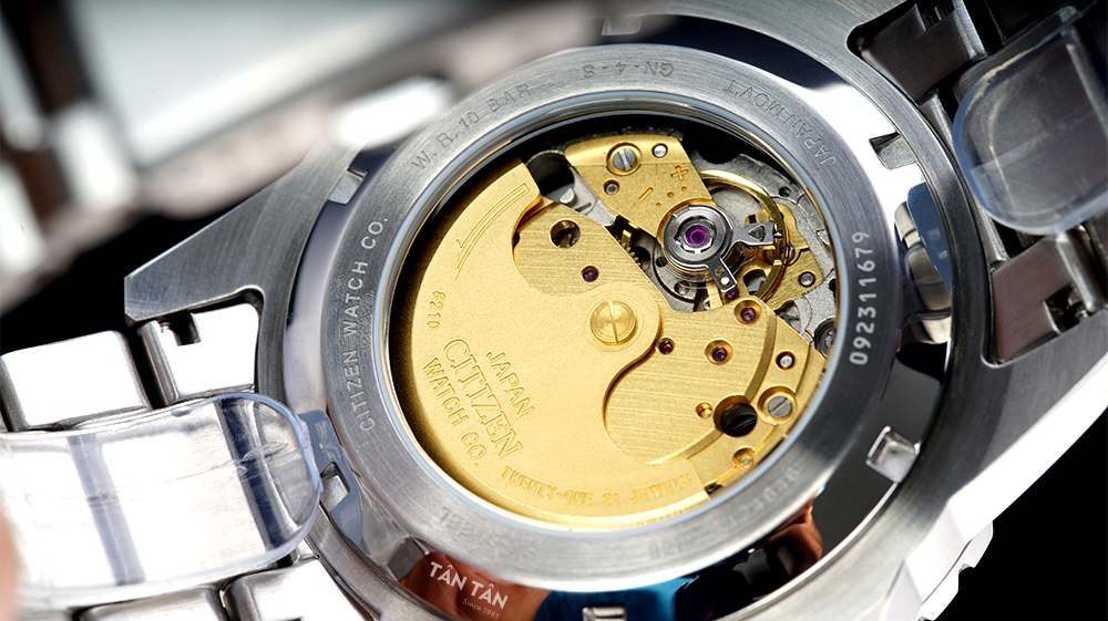 Đồng hồ Citizen NJ0121-89L - Bộ máy Automatic Caliber 8210 vận hành mạnh mẽ chính xác