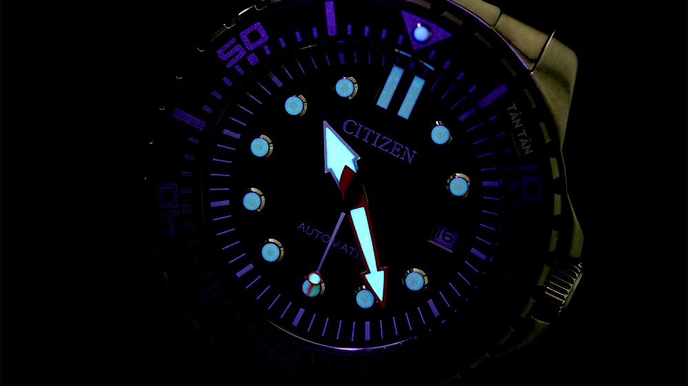 Đồng hồ Citizen NJ0121-89L - Bộ kim và cọc giờ phủ dạ quang tiện lợi