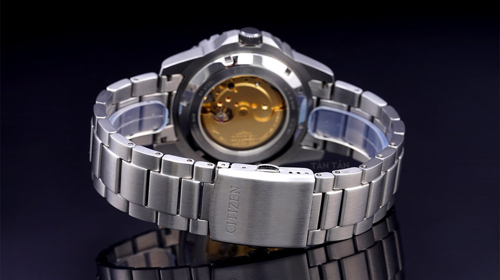 Đồng hồ Citizen NJ0129-87X - Dây đeo thép không gỉ cùng khóa bấm tiện lợi, chắc chắn