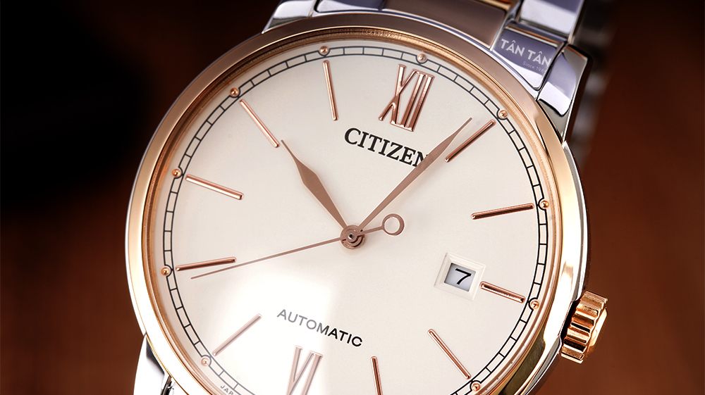 Đồng hồ Citizen NJ0136-81A - Bộ kim và các cọc số được mạ vàng hồng của Citizen NJ0136-81A