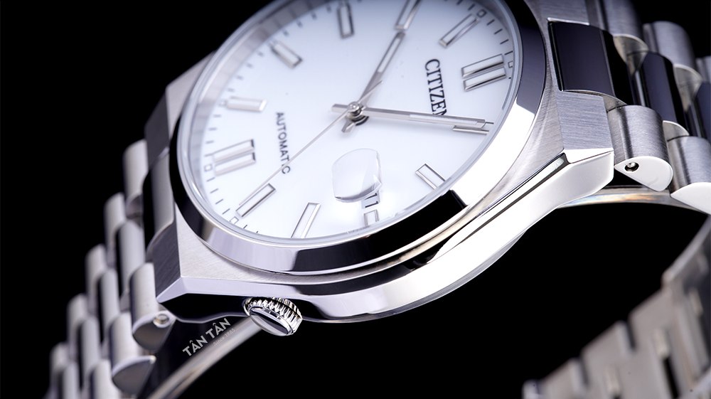 Đồng hồ Citizen NJ0150-81A -Kính Cyclop và mặt kính dạng vòm của đồng hồ Citizen NJ0150-81A