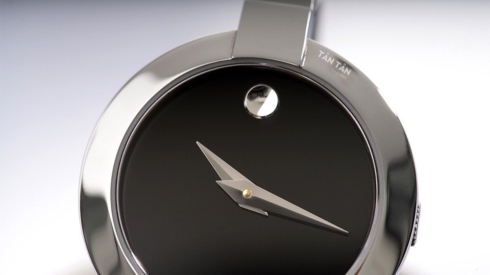 Đồng hồ Movado 0606595 - Chấm tròn 12h và bộ hai kim dauphine đặc trưng của Movado