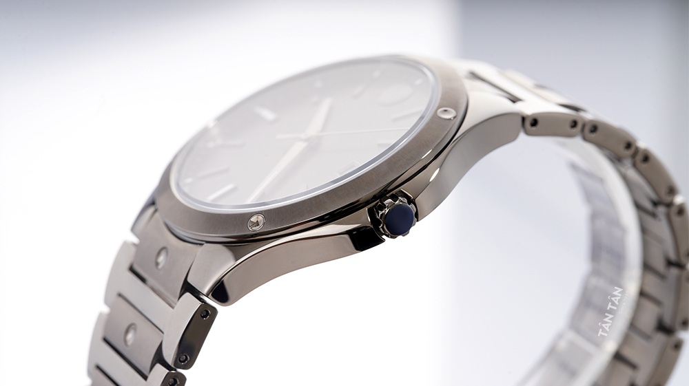 Đồng hồ Movado 0607515 - Bộ vỏ thép không gỉ chắc chắn cùng niềng bezel mỏng nhẹ