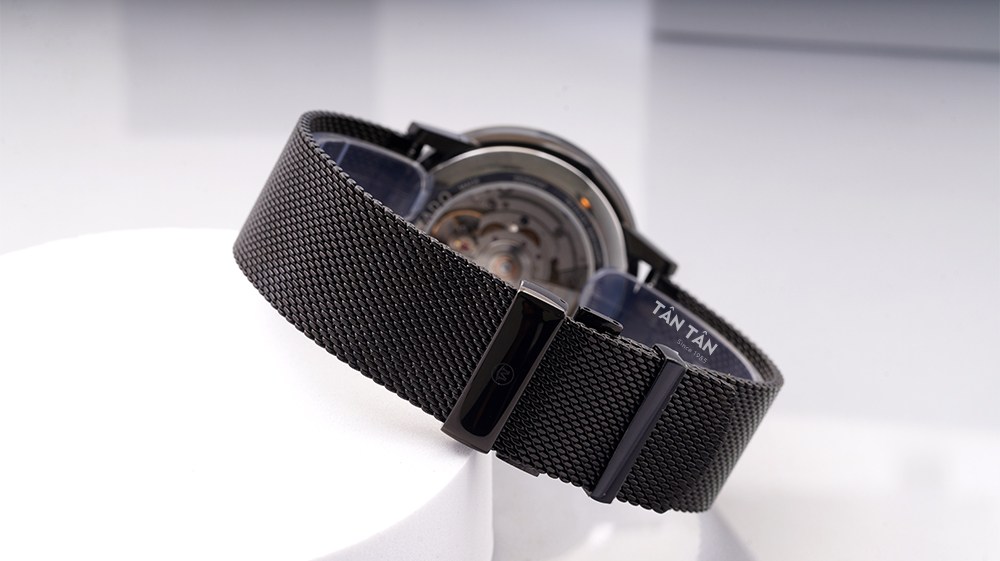 Đồng hồ MOVADO 0607568 - Dây đeo thép không gỉ dạng lưới mỏng nhẹ, thanh lịch