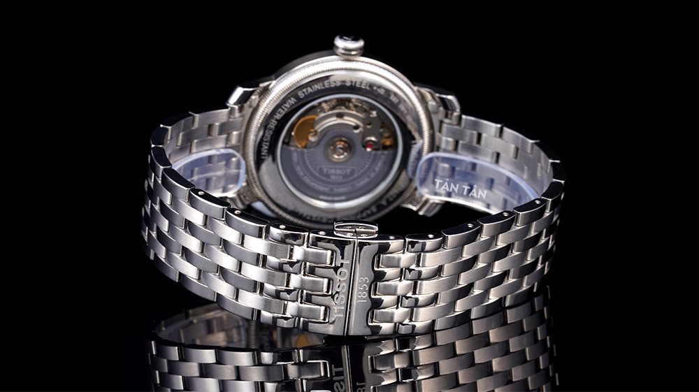 Đồng hồ Tissot T097.407.11.053.00 - Dây thép không gỉ nguyên khối chắc chắn