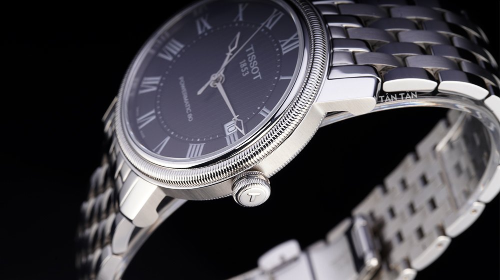 Đồng hồ Tissot T097.407.11.053.00 - Trang bị vỏ thép không gỉ nguyên khối chắc chắn với niềng bezel độc đáo