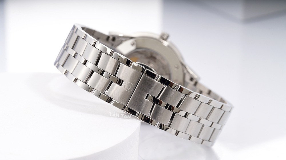 Đồng hồ Movado 0607461 - Dây đeo dạng mắt xích với khóa cân bằng gọn gàng của Movado 0607461