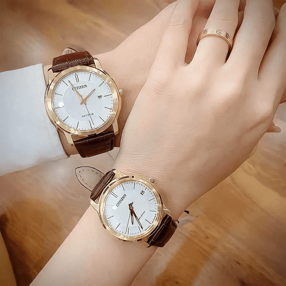 Chọn một chiếc đồng hồ có thiết kế phù hợp với phong cách của cả hai người