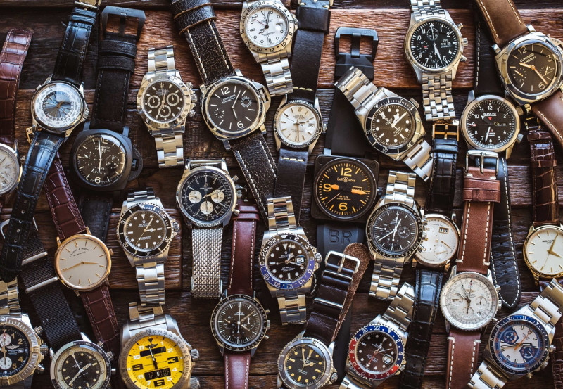 Giá bán của đồng hồ Replica rẻ hơn nhiều lần đồng hồ chính hãng.