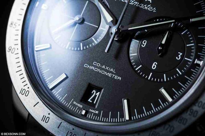Chất liệu thiết kế đồng hồ Omega Speedmaster