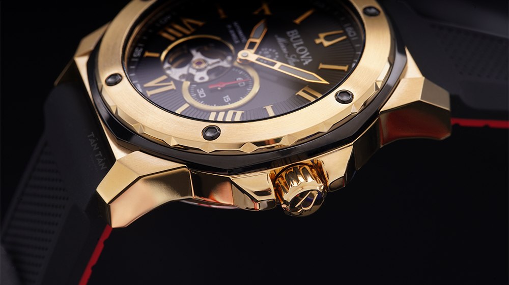 Đồng hồ Bulova 98A272 - Niềng bezel và núm chỉnh giờ được mạ vàng của Bulova 98A272